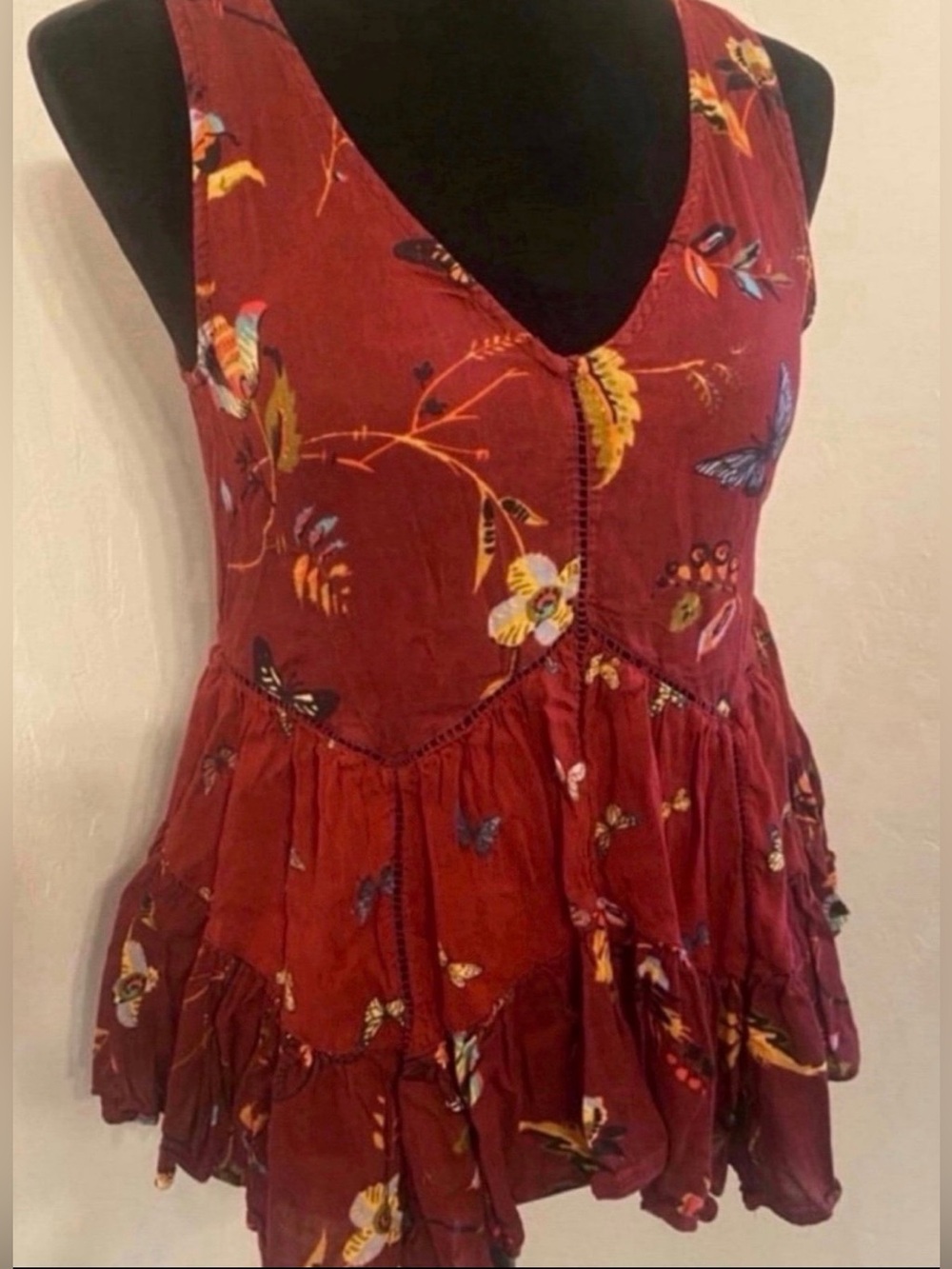 Women’s Sleeveless Red Floral V-Neck Peplum Top (Size S)